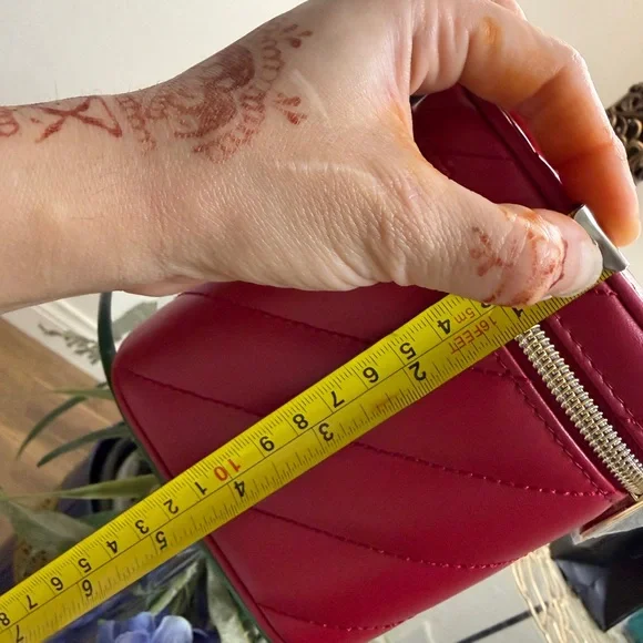 Yves Saint Laurent Quilted Red Cosmetic Case with Gold Hardware - Picture 4 of 13